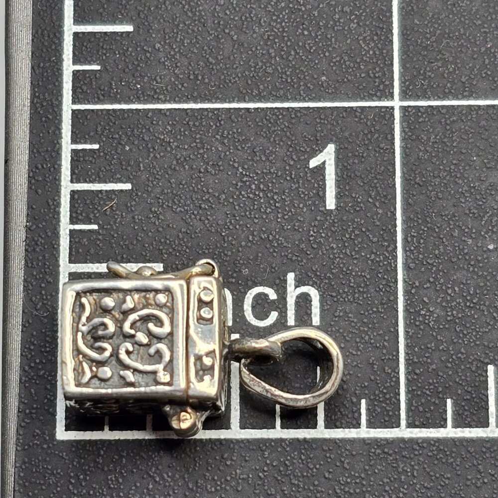 VTG 925 Sterling Silver 3D Prayer Box Pendant .75" Repoussé Design Signed DHS - Picture 10 of 12